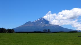 Le mont Taranaki, également connu sous le nom de mont Egmont, en Nouvelle-Zélande le 3 février 2006.