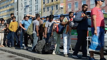 Des migrants sont pris en charge à leur arrivée à Munich, le 1er septembre 2015.