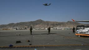 Des soldats américains positionnés sur l'aéroport Hamid Karzai de Kaboul, lundi 16 août 2021