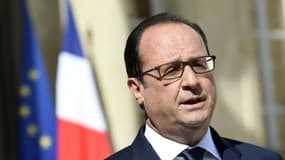 Le président François Hollande dans la cour de l'Elysée le 29 juin 2015 à Paris