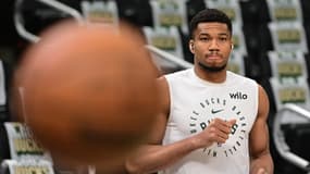 Le Grec Giannis Antetokounmpo en marge d'un match de Milwaukee en NBA, avril 2025