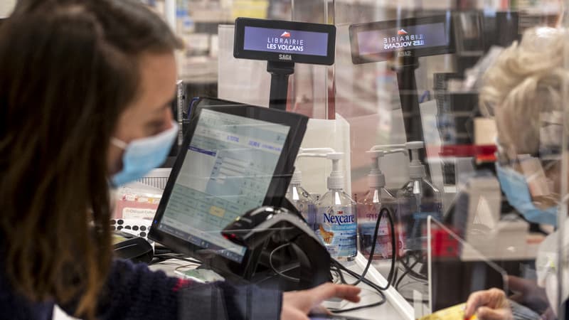 Plus d'un million de caissiers et caissières ont continuer à travailler durant la pandémie.
