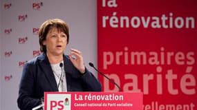 Martine Aubry a appelé le Conseil national du PS à entériner le projet de rénovation du parti.La dirigeante socialiste a amorcé, en ouvrant les débats salle de la Mutualité, à Paris, un léger recul sur la règle de non-cumul. Mais elle a beaucoup insisté s