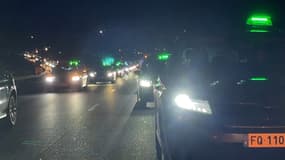 Des taxis lors d'une opération escargot sur l'autoroute A13, en région parisienne, au matin du 29 janvier 2023.