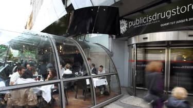 Le Publicis Drugstore des Champs-Elysée.