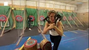 Ariane a testé le lancer de haches !