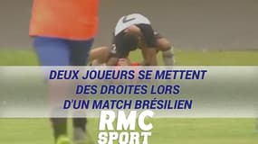 Deux joueurs se mettent des droites lors d'un match brésilien