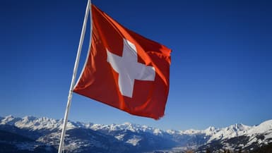 Le drapeau suisse à Crans-Montana (Valais), le 4 mars 2018 (photo d'illustration).