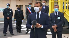 Emmanuel Macron en visite dans un laboratoire pharmaceutique à Villeneuve-la-Garenne (Hauts-de-Seine), le 28 août 2020.