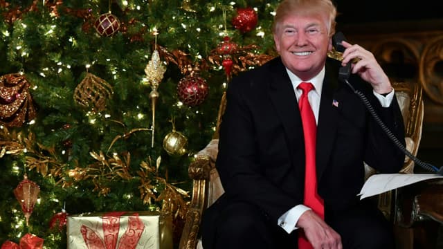 Donald Trump passe des coups de téléphone à la veille de Noël, le 24 décembre 2017.