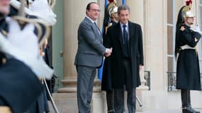 François Hollande avait reçu Nicolas Sarkozy à l'Elysée pour échanger sur le projet de révision constitutionnelle