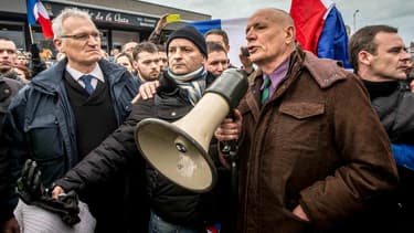 Le général Piquemal lors de la manifestation anti-migrants au cours de laquelle il a été arrêté, le 6 février dernier.