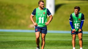 Rémy Baget (au centre) et Louis Carbonel (à droite) lors d'un entraînement du XV de France le 21 juin 2022. 