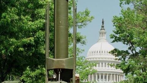 Les Etats-Unis vont déployer un système de missiles antibalistiques THAAD sur l'île de Guam pour parer à toute éventualité après les menaces nord-coréennes. /Photo d'archives/REUTERS
