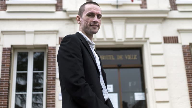 En mars 2014, Cyril Nauth (FN), un enseignant de 33 ans, a été élu à la tête de Mantes-la-Ville