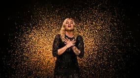La chanteuse française Louane représentant la France avec la chanson « Maman » se produit lors de la répétition générale de la deuxième demi-finale du Concours Eurovision de la chanson 2025, à l'arène St. Jakobshalle de Bâle, le 14 mai 2025.