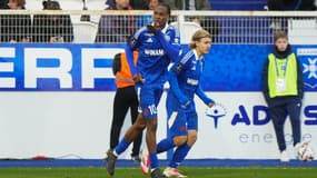 E. Emegha et S. Nanasi