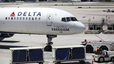 Un youtubeur américain accuse la compagnie aérienne Delta de l'avoir débarqué d'un avion pour avoir parlé arabe au téléphone avec sa mère.