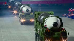 Image tirée d'une vidéo diffusée par l'agence nord-coréenne Kcna, le 10 octobre 2020, montrant ce qui semble être le nouveau missile balistique intercontinental géant dévoilé par la Corée du Nord lors d'un défilé militaire à Pyongyang