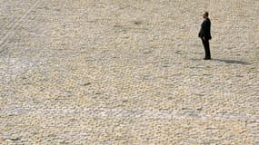 L'ancien président Jacques Chirac, en mai 2004, dans la cour de l'Hôtel des Invalides.