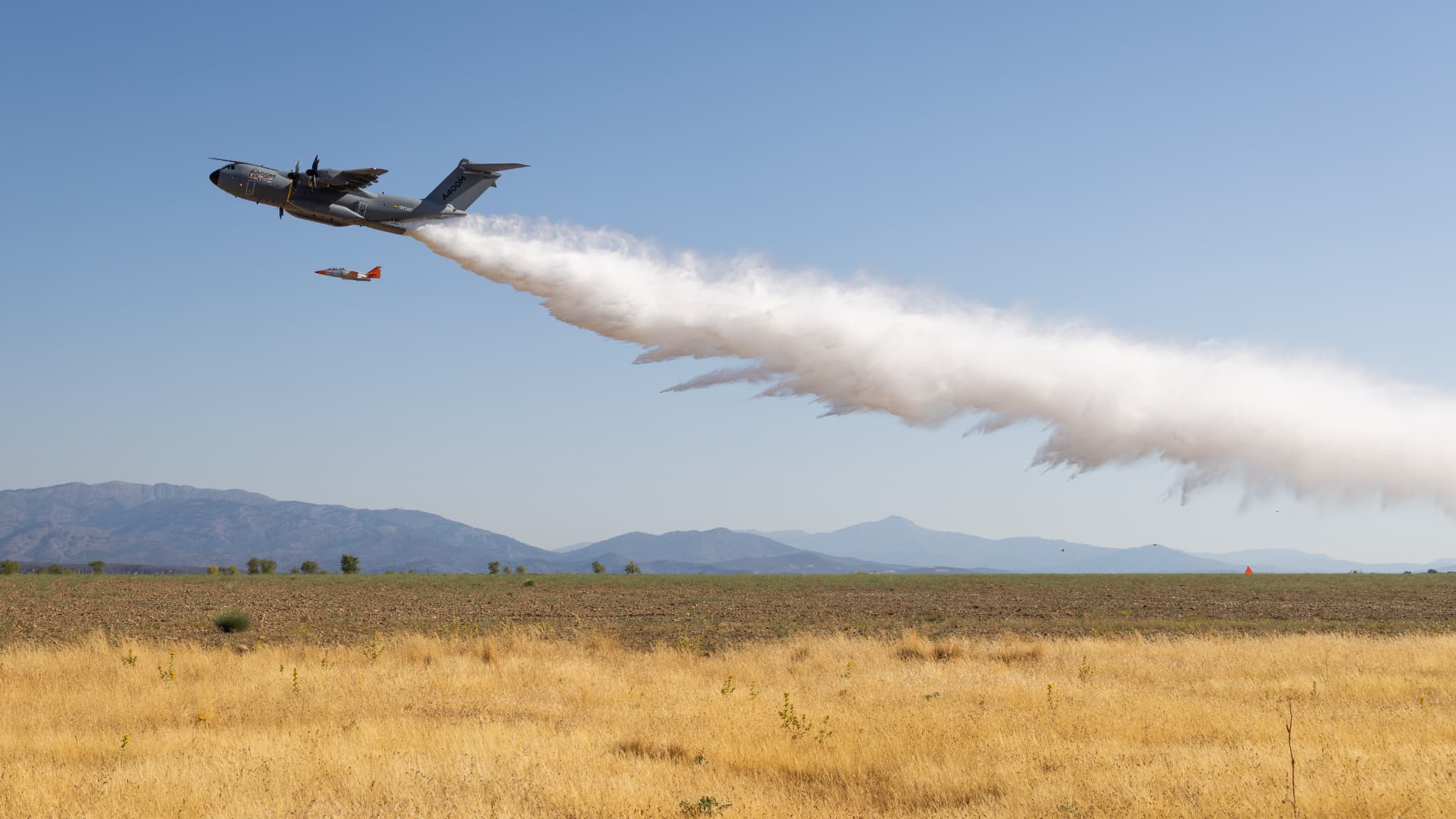 Airbus A400 M transformé en bombardier d'eau Airbus A400 M transformé en bombardier d'eau