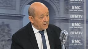 Le ministre de la Défense Jean-Yves le Drian sur le plateau de BFMTV-RMC, le 14 janvier 2016.