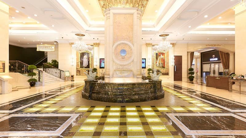 Un hôtel de Macao voulait profiter de la flambée des cours de l'or: l'établissement a revendu les 80 kilos de lingots incrustés dans le sol de son hall d'entrée pour près de 13 millions de dollars