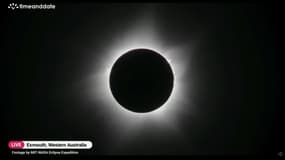 Une éclipse solaire totale au-dessus de l'Australie, le 20 avril 2023.