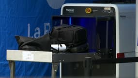 Des scanners ont été installés à l'entrée d'un lycée lyonnais pour détecter les objets dangereux ce lundi 1er septembre 2025.