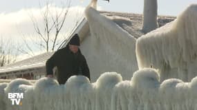 Au Danemark, le froid transforme une maison en château de glace