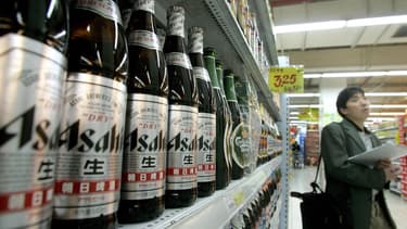 Des bières Asahi dans un supermarché en Chine.