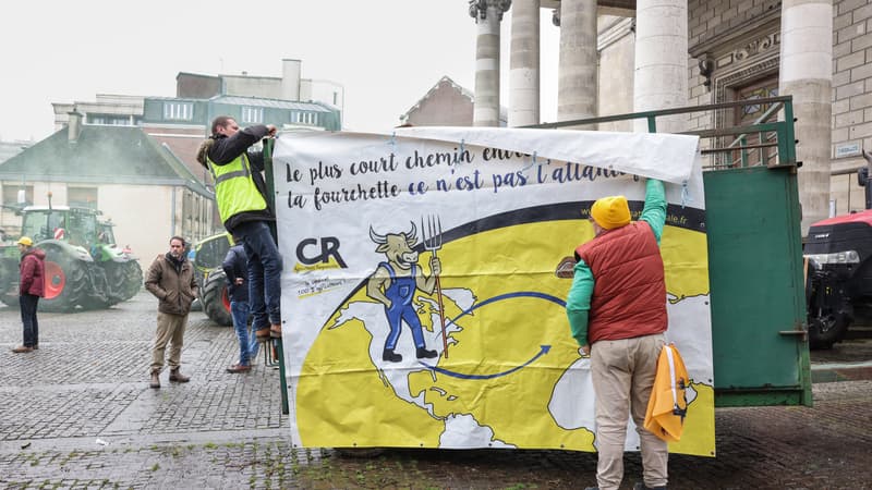 Arras: une centaine d'agriculteurs réclame des actes après les annonces du gouvernement