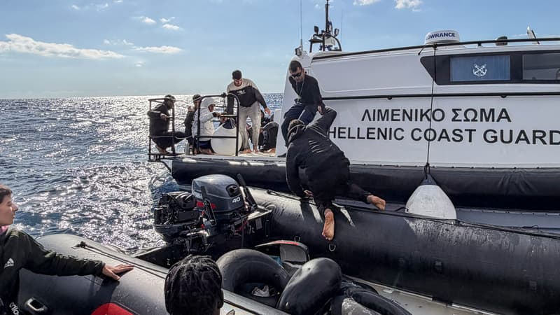 Vingt-deux migrants morts et 26 autres rescapés en Grèce après six jours en mer Méditerranée "sans eau ni nourriture"