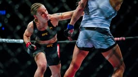 Valentina Shevchenko lors de son combat contre Lauren Murphy à l'UFC 266 en septembre 2021