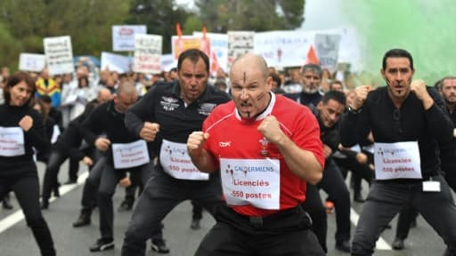 Des salariés de Galderma font un haka contre Nestlé à Sophia Antipolis dans les Alpes-Maritimes, le 9 novembre 2017