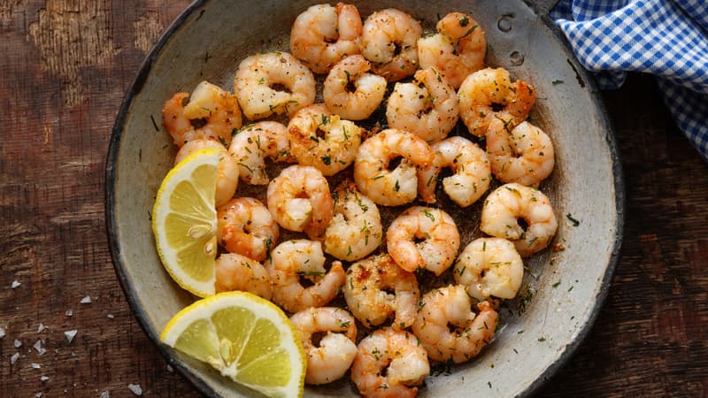 Des crevettes décortiquées dans un bol (photo d'illustration).