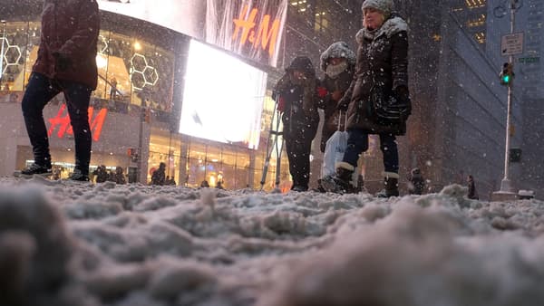 Dans le quartier de Times Square, lundi 26 janvier au soir. 