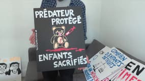 Arnaud Gallais, cofondateur de Mouv'enfants, brandissant une pancarte.