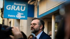 Le député LREM Romain Grau devant sa permanence, le 27 janvier 2022 à Perpignan