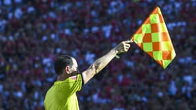 Un arbitre de touche.