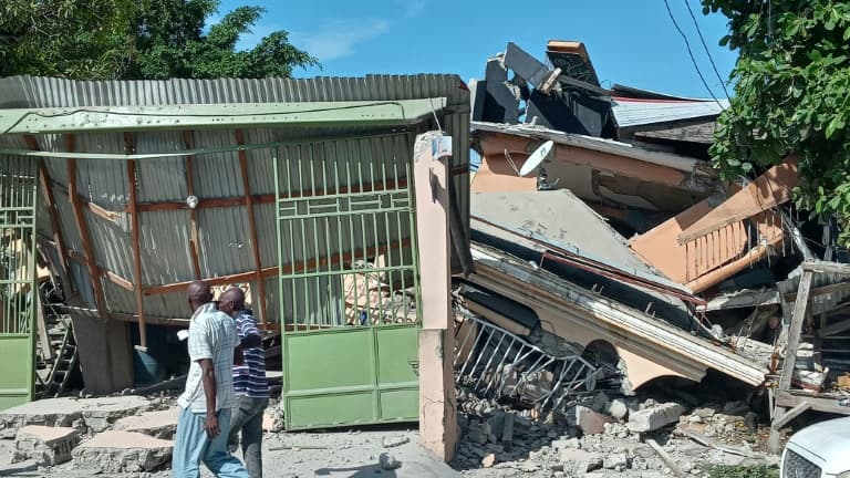 Une maison effondrée aux Cayes, dans le sud-ouest de Haïti, après le séisme le 14 août 2021