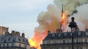 La flèche de Notre-Dame en feu 