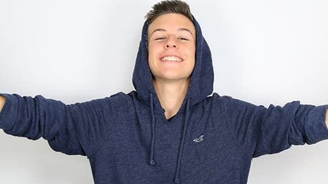 Seb la frite, le Youtuber le plus populaire de Finder Studios avec 2 millions d'abonnés