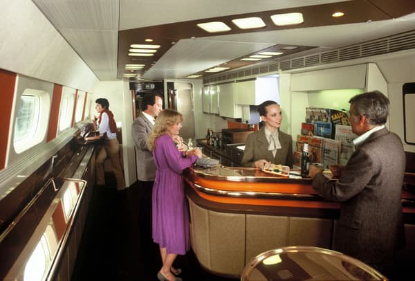 TGV: la première voiture bar TGV: la première voiture bar