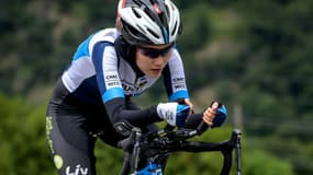 La réfugiée afghane et cycliste Masomah Ali Zada, qui sera en lice aux JO, lors d'un entraînement, le 1er juillet 2021 à Aigle en Suisse