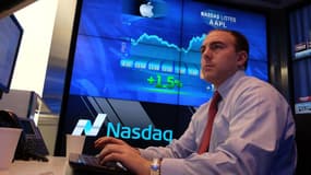 Les traders de Wall Street chouchoutent toujours le titre Apple, avec des perspectives industrielles et financières au beau fixe.