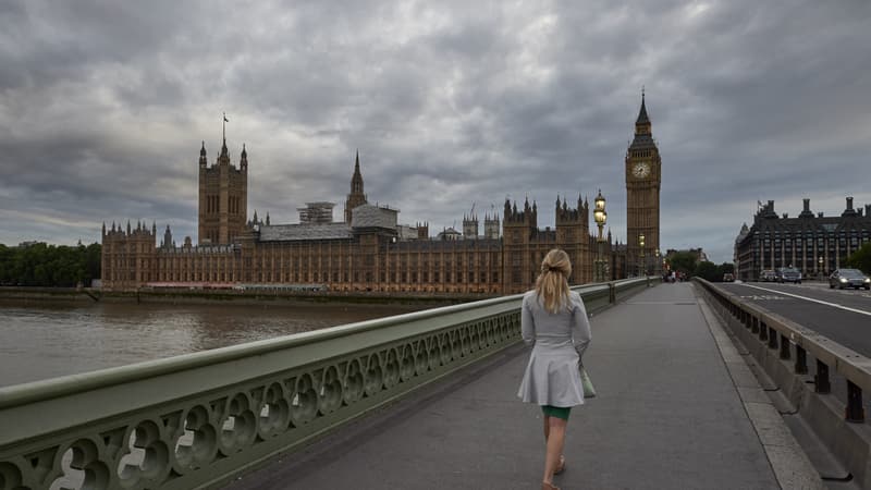 Londres: un homme dans un état critique après avoir été poignardé sur le pont de Westminster