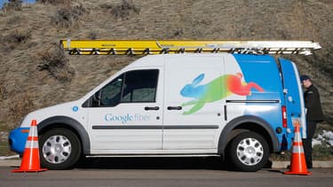 Au lieu d'une offre pour accéder à son réseau "Fiber", Google en a développé quatre. Trois sont payantes (de 50 à 130 dollars) avec des débits de 100 Mb et de 1 Gb. La 4e, destinée à ceux qui n'ont pas les moyens de payer, est gratuite mais n'offre que 5 Mb.