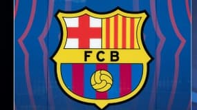 (g à d) Logos de la Juventus de Turin au stade de Turin, le 21 avril 2021; du FC Barcelone, au Camp Nou, le 19 avril 2021; du Real Madrid, au stade olympique de Kiev, le 26 mai 2018
