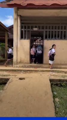 Cette touriste australienne effraie des enfants dans une école au Laos 